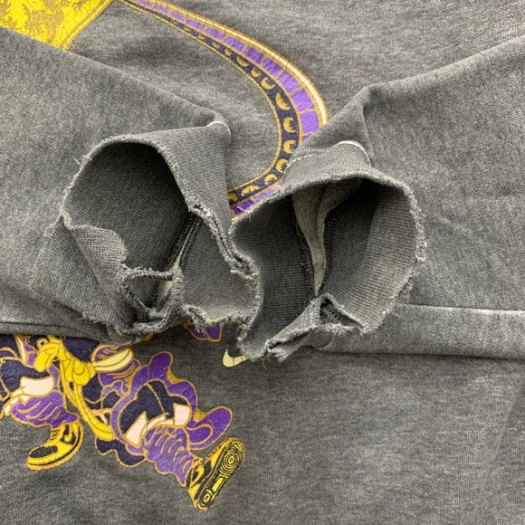 💨 Early 2000s “Flying Dragon” Nike Hoodie (Sz M) - Picture 3 of 7